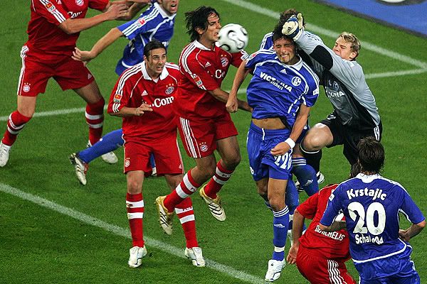 manuel-neuers-100th-bundesliga-2