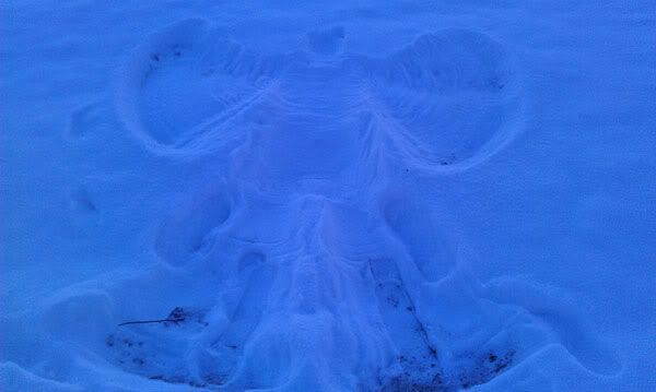 这就是我的雪天使……